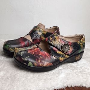 Alegria Kaitlyn Dark Floral Strap Clogs 40
